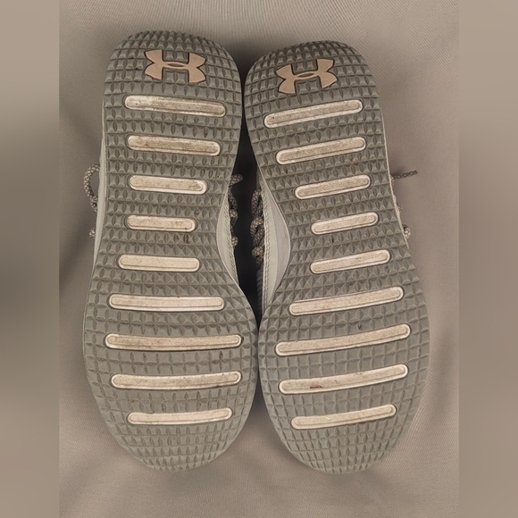 Under Armour size 8.5 ladies tennis shoes tan gray - Picture 8 of 9